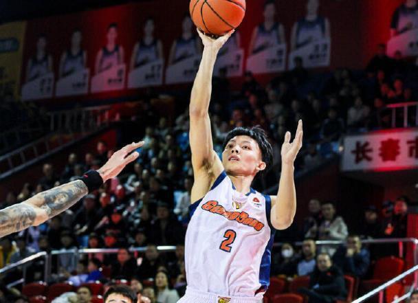 徐杰受伤，广东13分惨败；接下来对阵上海可能遭遇三连败