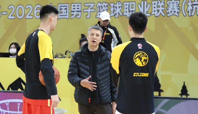 郭昊文庞峥麟迎机会！曝中国男篮集训人数比肩国足 郭士强要拼了