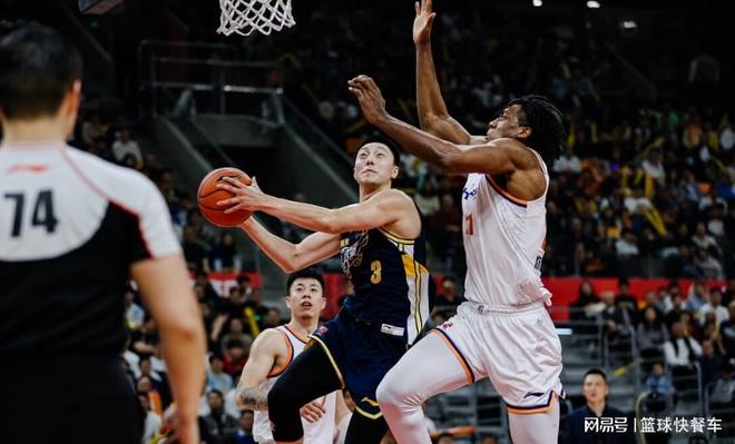 40分惨败后又输了10分！广东惨遭上海双杀：杜锋恐裁掉萨林杰？