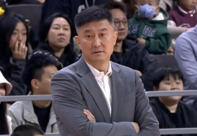 杜锋：依然是开局挖坑的老问题；无论输赢大家都要有所提升