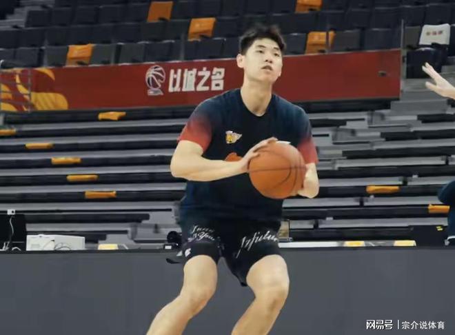 直接起飞，广东队再收两大喜讯，杜峰成广东篮球第一人