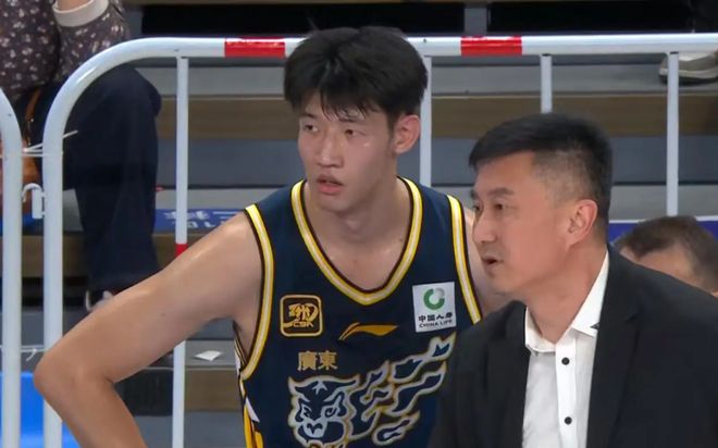 上半场独砍10分，下半场却几乎被DNP，球迷：你也指着杜锋骂一次