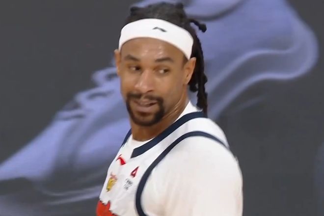 杜锋摊牌！萨林杰被裁板上钉钉，坐观众席戴耳机玩手机，不演了