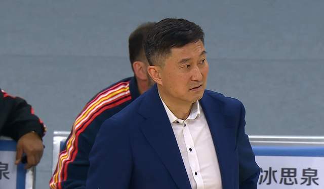 广东遭豪门3杀，杜锋无奈，双外援尽力，他仨凑合，他俩拖了后腿