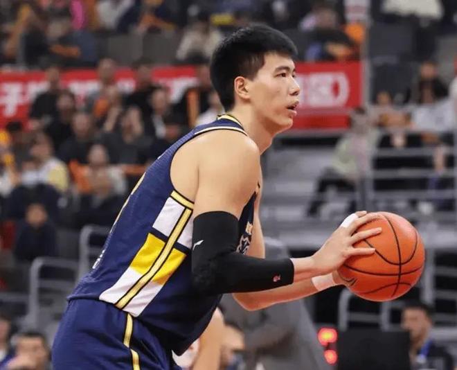 广东这内线人见人虐！攻守毫无效果，杜锋回应外援调整并未提大外