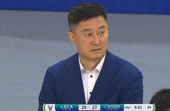 广东男篮9分完败不敌上海，无缘杯赛四强，奎因37+14洛夫顿31+11