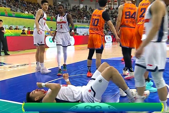 王少杰血洒赛场，奎因37分广东队被淘汰，偰李永炜9助攻小将15分