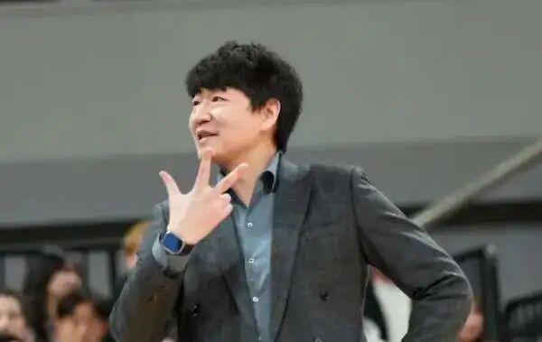 死守信源二十年，我成了CBA唯一“官宣追不上”的记者