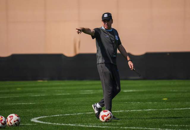 斯卢茨基踢433，申花亚冠争胜 检验拉唐+盖伊成色 首发门将2选1