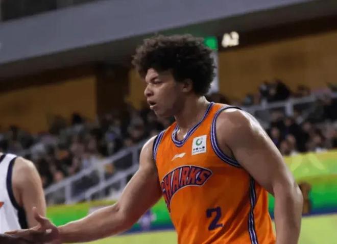 上海半场压制山东！偰李永炜+三内齐爆，山东仅靠三首发死顶！