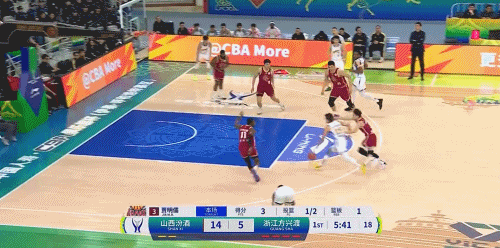 愿无大碍，广厦对山西首节孙铭徽突破后崴脚退出比赛