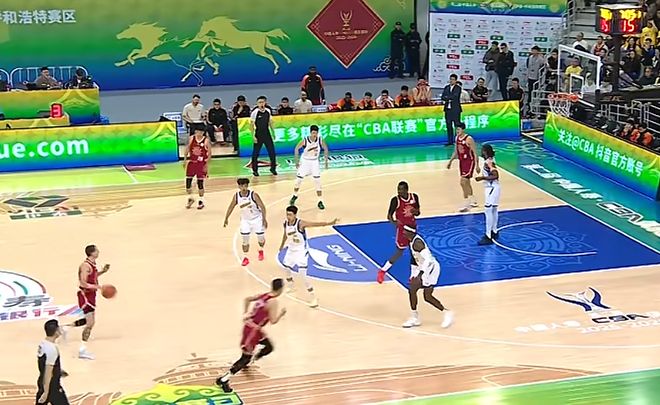 突发！广厦队后场主力球员意外重伤，被队友背出场 令人担忧