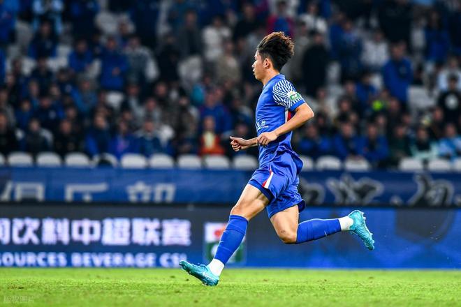 申花创下亚冠最快送点纪录！国足后卫复出就闯祸，新赛季或被弃用