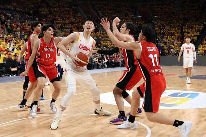 男篮中锋4选3！杜锋弟子提前出局，郭艾伦队友上位，周琦留悬念