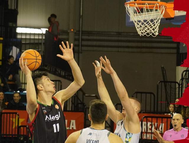 27分12板！2米21留洋中锋大放异彩，能否挑起中国男篮内线大梁？