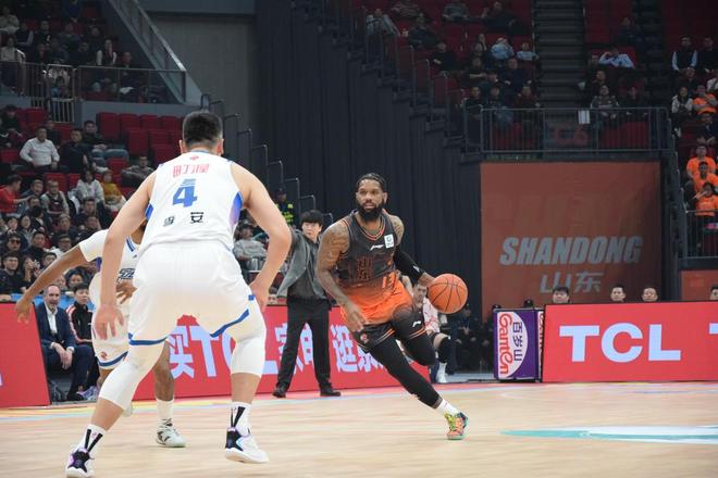 祝好！高速男篮与鲍威尔解约，后者出战21场比赛场均14.9分