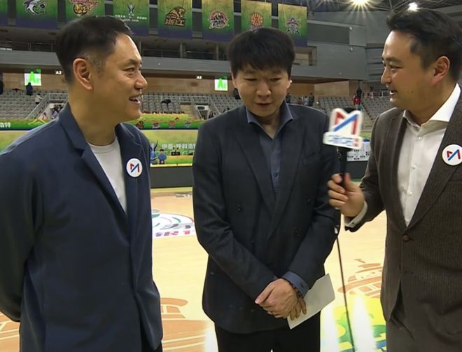 胜广厦媒体采访！邱彪满意琼斯首秀，点赞王证谢智杰，谈情绪爆发