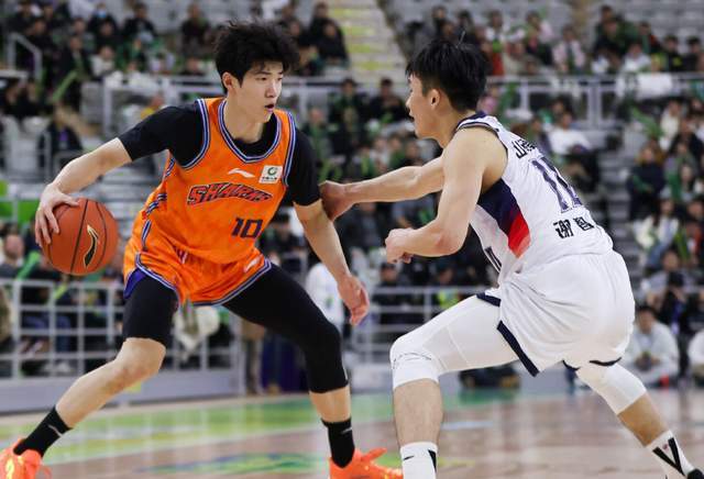 16分+18分+26分！上海21岁潜力新星蜕变成优秀双能卫，卢伟赌对了