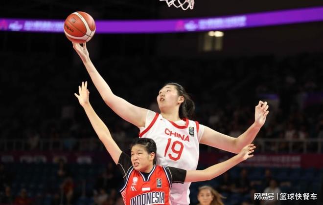 14岁身高2米20！中国女篮又冒出一天才中锋：下一个文班亚马是她