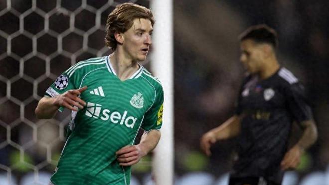 欧冠疯狂之夜！英格兰前锋单场狂轰4球，刷新多项历史纪录