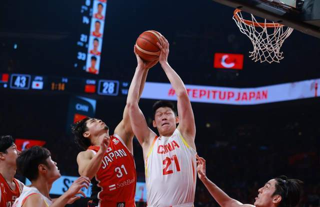 中国男篮15分逆转日本！郭士强激活三大奇兵，出线形势一片大好