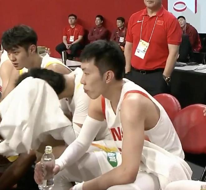 目前投篮24中8，杨鸣：可以看出来今天中国队投篮手上都太硬了