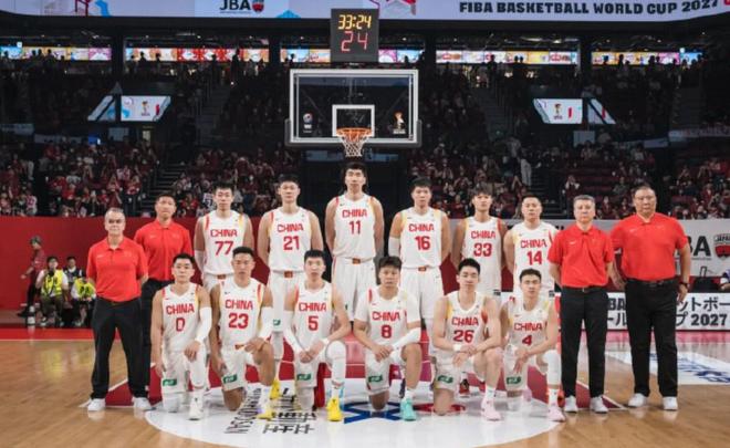 中国男篮vs日本首节：廖三宁4分1助，中国男篮11-21落后