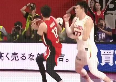 全民皆兵，中国男篮除张镇麟外，其余出场球员均有得分入账