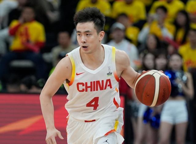 男篮关键战！赵睿赵继伟挑大梁，日本队弃用霍金森