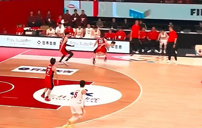 中国男篮赢日本后，国际篮联发文惹非议，执法主裁判或遭处罚？