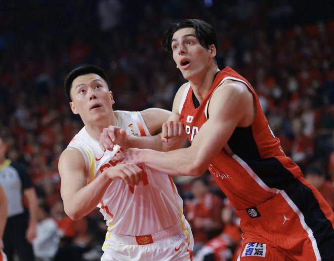 媒体人：李弘权的宝宝在集训期间出生，目前仍未见到孩子第一面