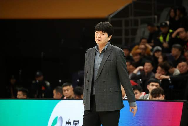 好消息！山东男篮新外援终于要来了，邱彪给出时间表，这下放心了