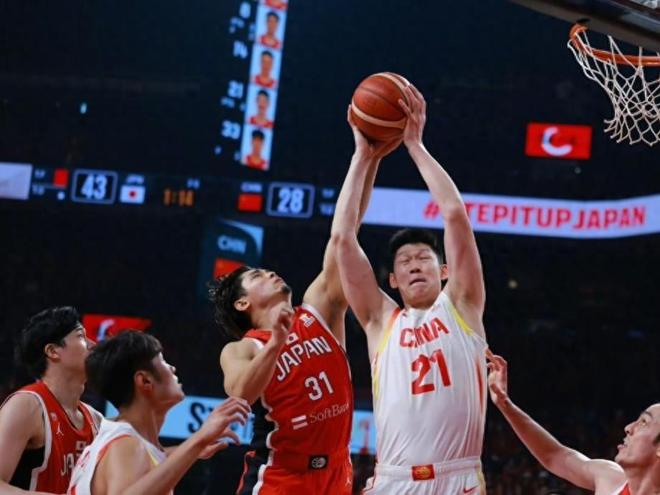 中国男篮为何能够在日本客场完成大逆转？一人的作用似乎被忽略！