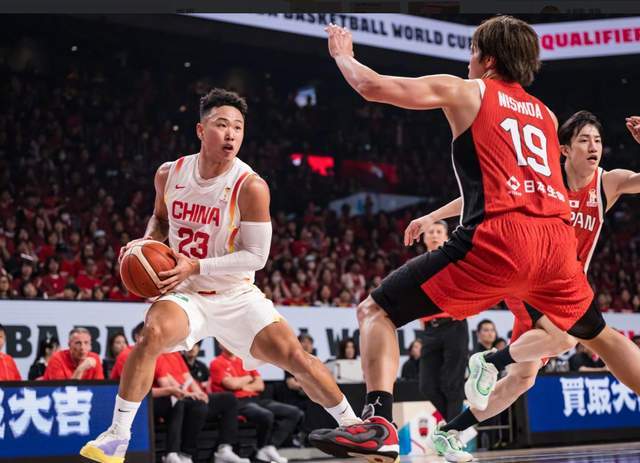 中国男篮绝地反击！贺希宁关键先生，胡金秋统治级，2人证明价值