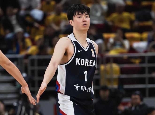 世预赛迎来关键转折！中国男篮连获三个好消息，赢球直接升至第二