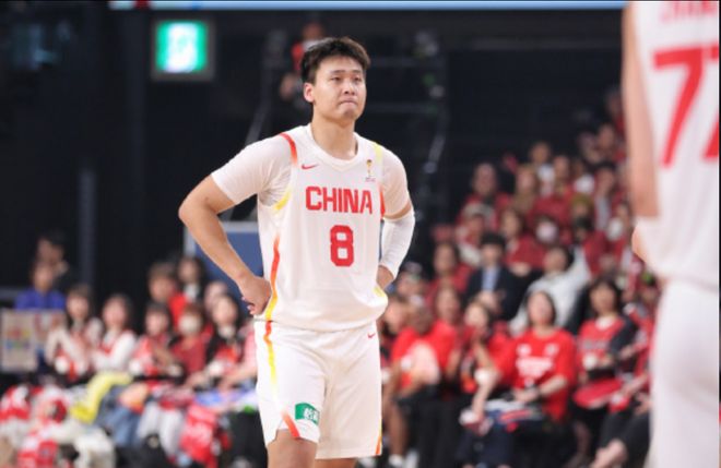 又上头了！13中2险成罪人，球迷：装可以，请先进球再装