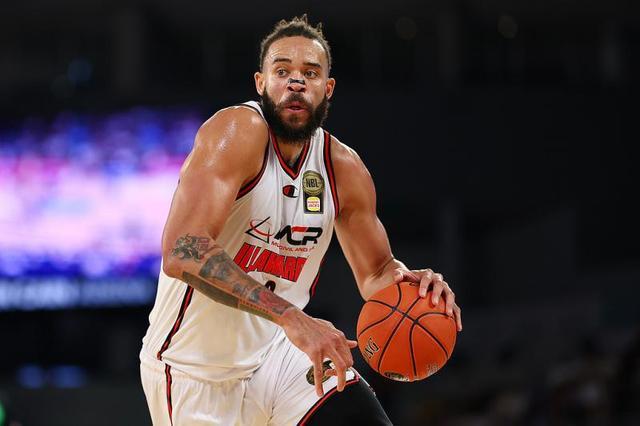 CBA｜冠軍中鋒麥基抵京報到，北汽男籃如虎添翼