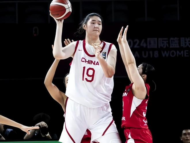 女版姚明暂离国家队，短期弃用非浪费天赋，长期打磨方出顶级内线