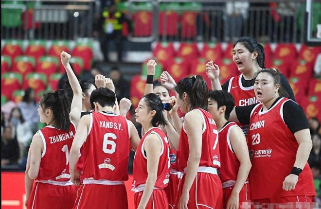 这4号位新人太拉胯？全场4中0+3失误，连罚球都不中，比张茹还差