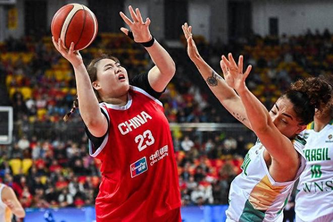 内线双星各显特点，中国女篮热身赛双杀巴西