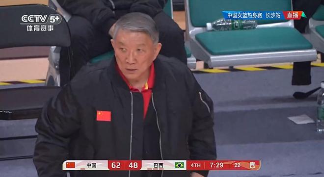 辜负宫鲁鸣！女篮2人8中0，合砍0分+空篮不中，球迷：别再培养了