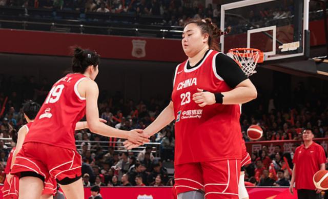 中国女篮大胜捷克34分：刘禹彤再爆发，韩旭亮相