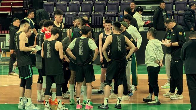 辽篮兵分两路深圳会合！二新援首秀倒计时，吴昌泽也随队前往客场