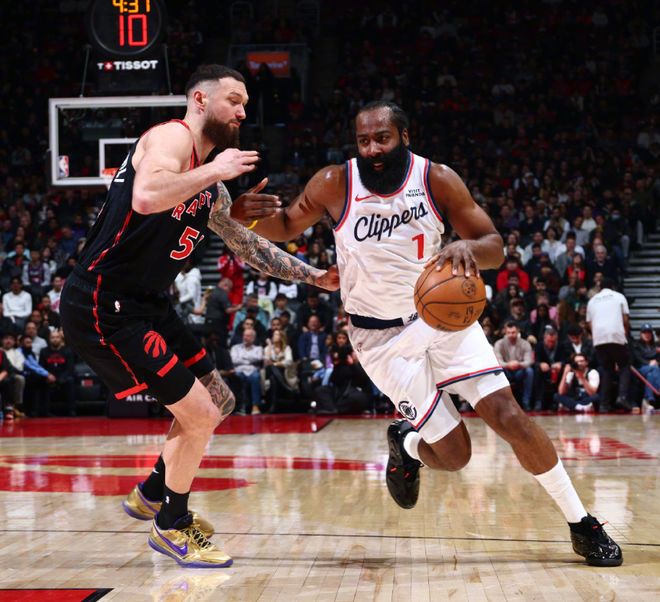 重返故地小卡缺阵！哈登31+10+加时独得8分，快船逆转猛龙5连胜