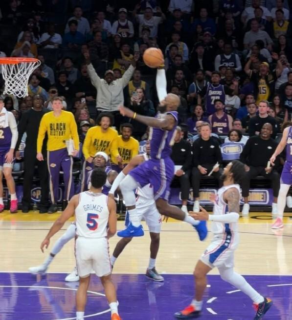 119-115！东契奇伤退，里夫斯35分，湖人险胜终结76人队5连胜