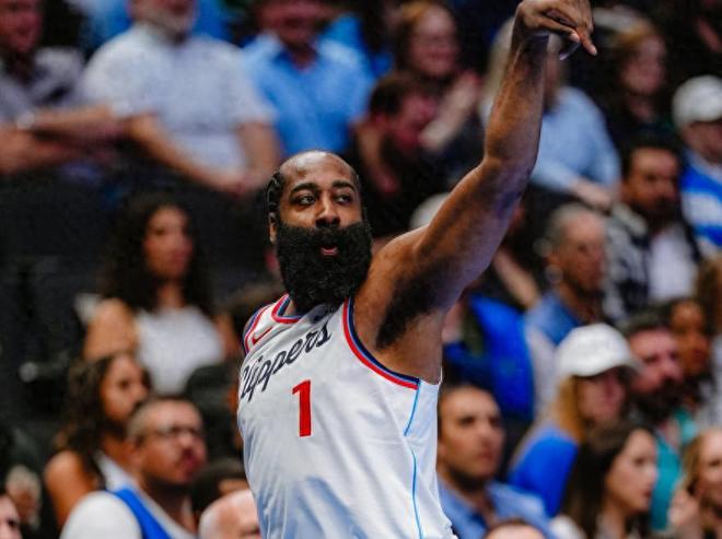 轰41+14+11！我们防不住哈登，拉塞尔沮丧发声，而基德也把话挑明