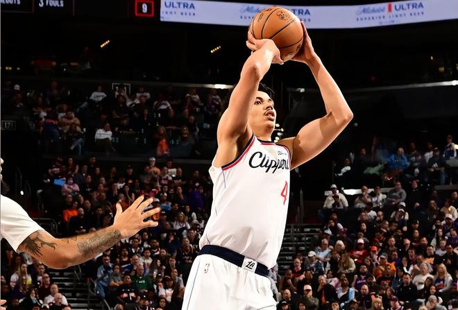 越来越成熟了！快船侧翼新星在攻防两端的作用都越来越突出了？