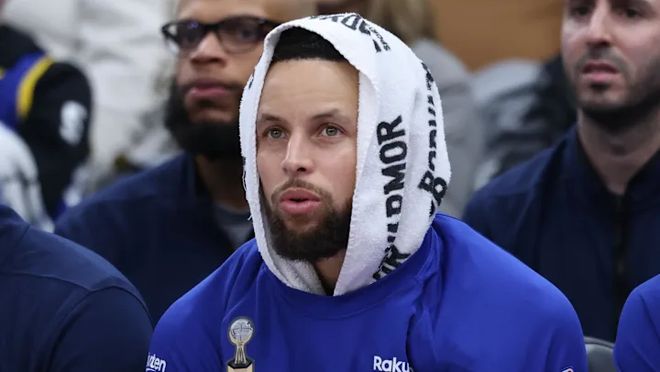 库里最新核磁结果出炉！右膝无结构性损伤 仍疼痛肿胀至少再歇5场