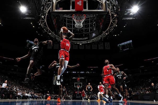 太全面了！快船锋线新援打着打着竟然成为了联盟顶级投手？