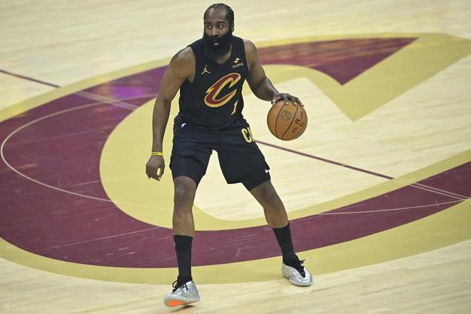 完美主场首秀！哈登13+4+11！米切尔30+5+3打爆奇才，梅里尔爆发